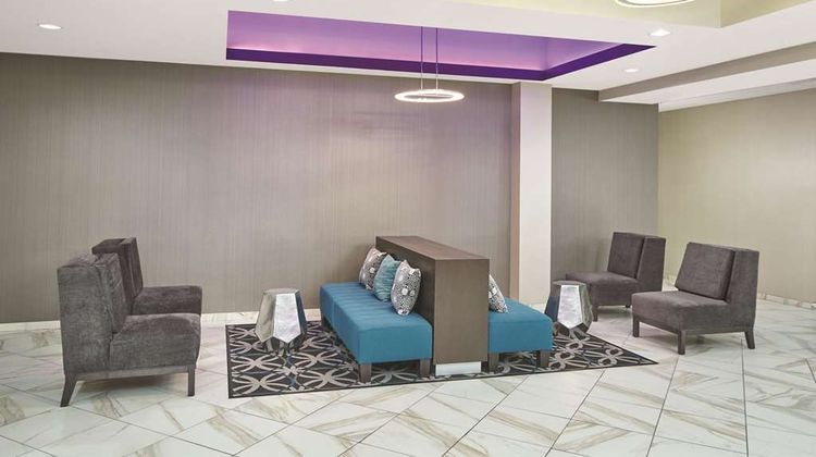 La Quinta Inn & Suites Springfield Lobby