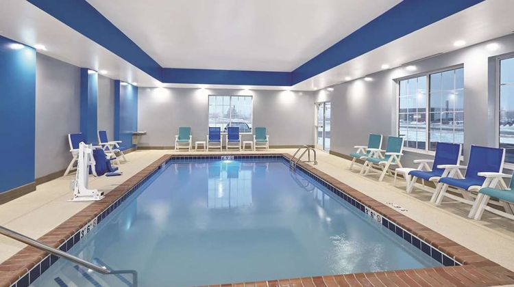 La Quinta Inn & Suites Springfield Pool