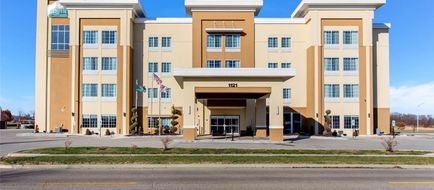 La Quinta Inn & Suites Springfield Exterior
