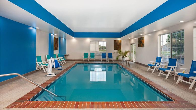 <b>La Quinta Inn & Suites Springfield Pool</b>. Images powered by <a href="https://iceportal.shijigroup.com/" title="IcePortal" target="_blank">IcePortal</a>.