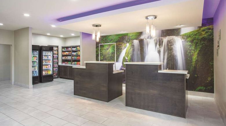 <b>La Quinta Inn & Suites Hopkinsville Lobby</b>. Images powered by <a href="https://iceportal.shijigroup.com/" title="IcePortal" target="_blank">IcePortal</a>.