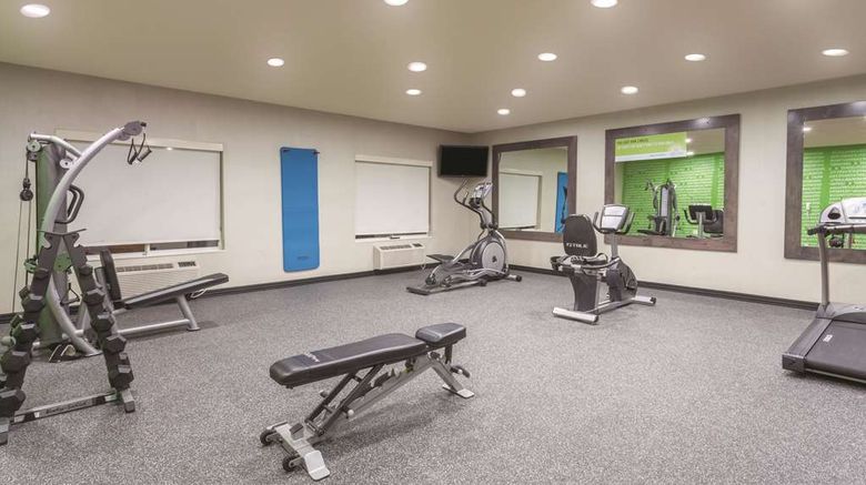<b>La Quinta Inn & Suites Hopkinsville Health</b>. Images powered by <a href="https://iceportal.shijigroup.com/" title="IcePortal" target="_blank">IcePortal</a>.