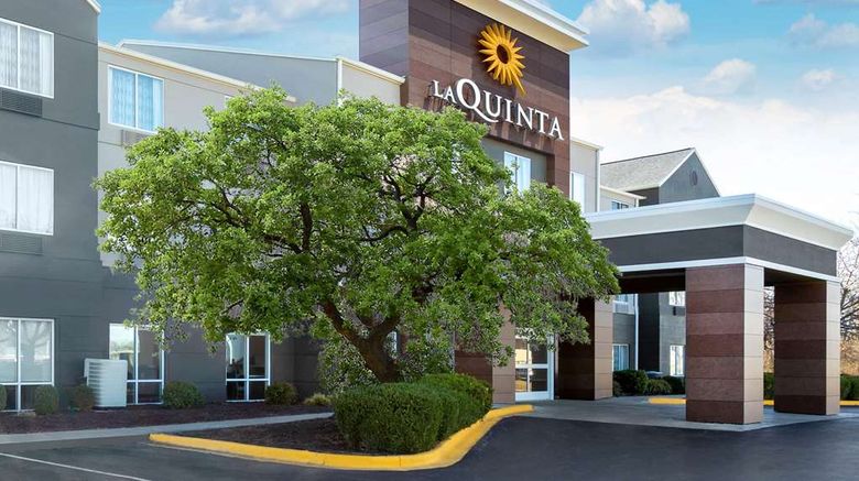 <b>La Quinta Inn & Suites Hopkinsville Exterior</b>. Images powered by <a href="https://iceportal.shijigroup.com/" title="IcePortal" target="_blank">IcePortal</a>.