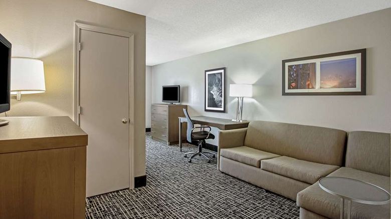 <b>La Quinta Inn & Suites Hopkinsville Suite</b>. Images powered by <a href="https://iceportal.shijigroup.com/" title="IcePortal" target="_blank">IcePortal</a>.
