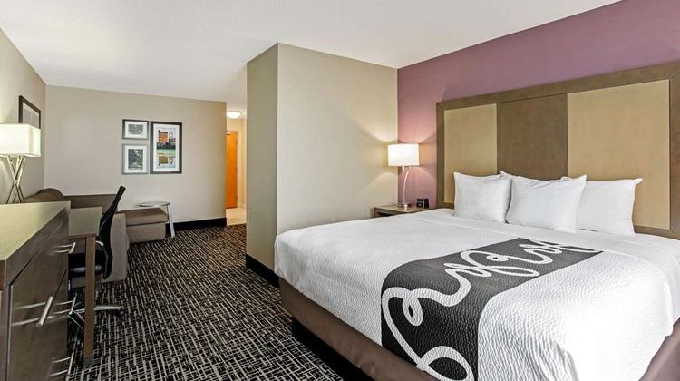 La Quinta Inn & Suites Hopkinsville Suite