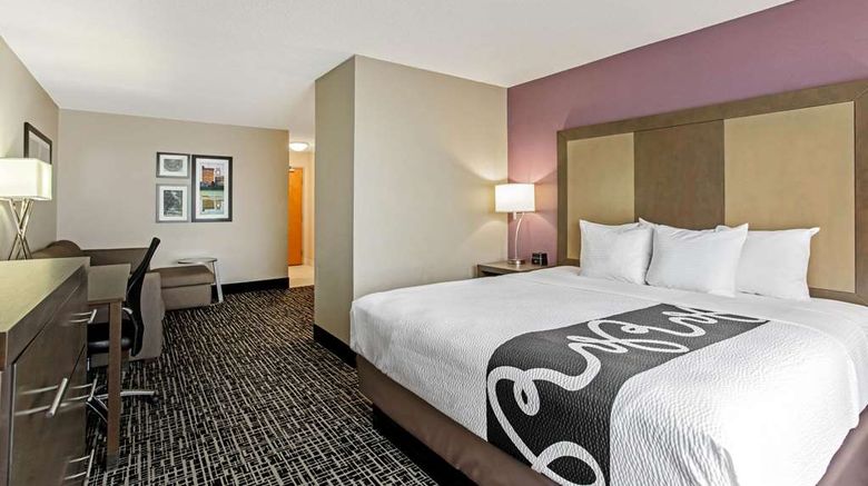 <b>La Quinta Inn & Suites Hopkinsville Suite</b>. Images powered by <a href="https://iceportal.shijigroup.com/" title="IcePortal" target="_blank">IcePortal</a>.