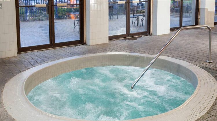 Baymont Inn & Suites Grand Haven Pool