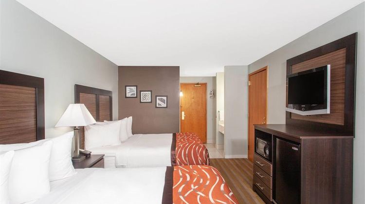 Baymont Inn & Suites Grand Haven Room