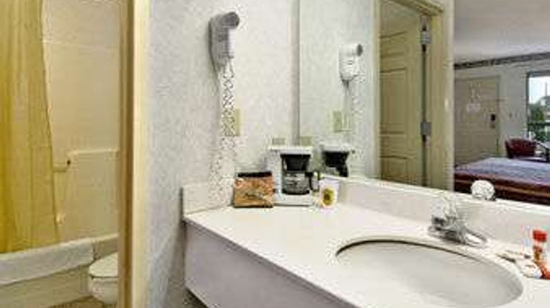 <b>Baymont Inn & Suites Cave City Room</b>. Images powered by <a href="https://iceportal.shijigroup.com/" title="IcePortal" target="_blank">IcePortal</a>.