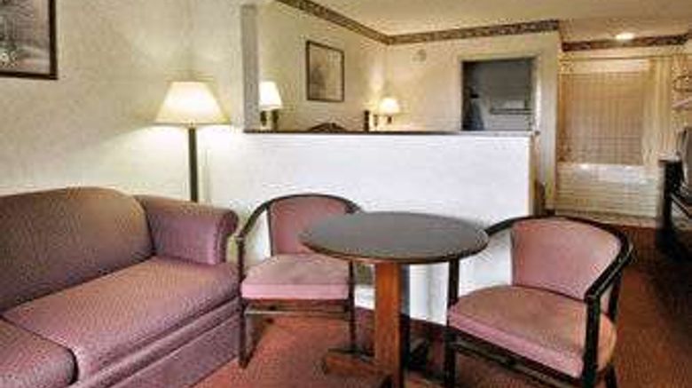 <b>Baymont Inn & Suites Cave City Suite</b>. Images powered by <a href="https://iceportal.shijigroup.com/" title="IcePortal" target="_blank">IcePortal</a>.
