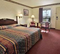 Baymont Inn & Suites Cave City Room