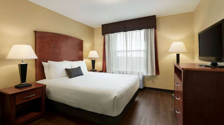 Days Inn & Suites Sherwood Park Room