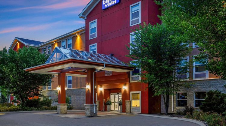 Days Inn & Suites Sherwood Park Exterior