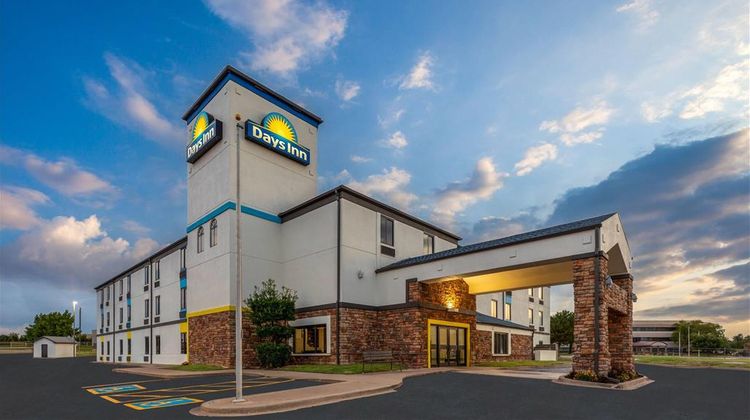Days Inn Tulsa Central Exterior