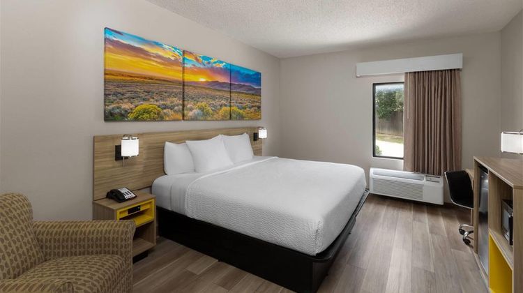 Days Inn Tulsa Central Room