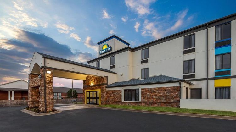 Days Inn Tulsa Central Exterior