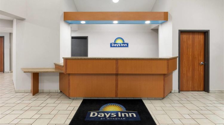 Days Inn Tulsa Central Lobby