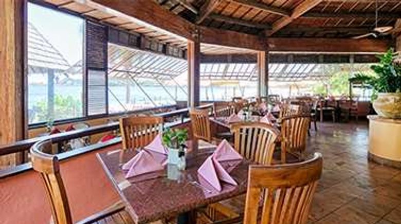<b>Emerald Beach Resort Restaurant</b>. Images powered by <a href="https://iceportal.shijigroup.com/" title="IcePortal" target="_blank">IcePortal</a>.