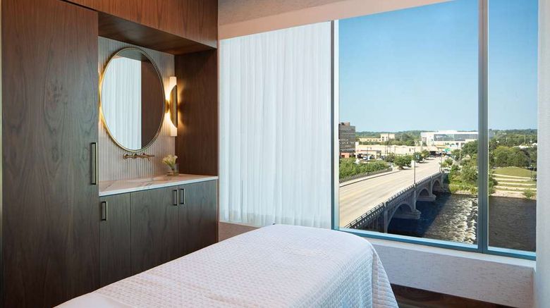 <b>Amway Grand Plaza Hotel, Curio Coll Spa</b>. Images powered by <a href="https://iceportal.shijigroup.com/" title="IcePortal" target="_blank">IcePortal</a>.