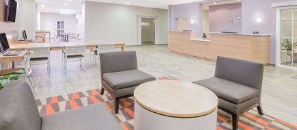 Microtel Inn & Suites Cuauhtemoc Lobby
