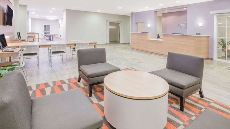 Microtel Inn & Suites Cuauhtemoc Lobby