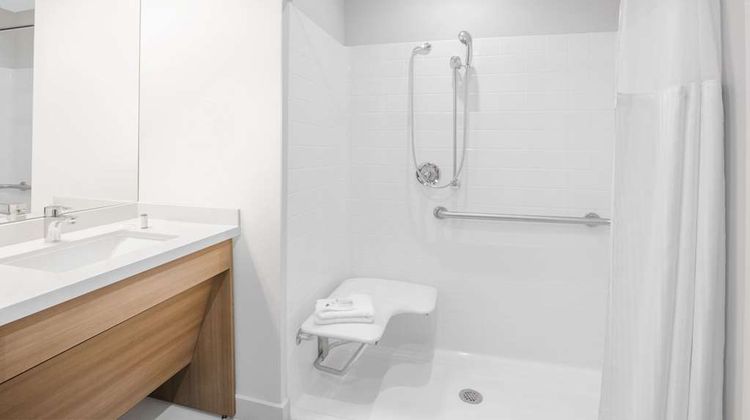 Microtel Inn & Suites Cuauhtemoc Room