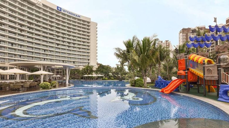 <b>Wyndham Sanya Bay Pool</b>. Images powered by <a href="https://iceportal.shijigroup.com/" title="IcePortal" target="_blank">IcePortal</a>.
