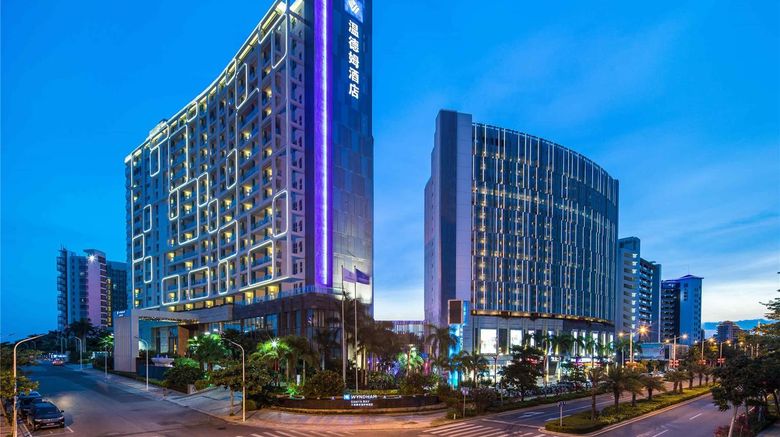 <b>Wyndham Sanya Bay Exterior</b>. Images powered by <a href="https://iceportal.shijigroup.com/" title="IcePortal" target="_blank">IcePortal</a>.