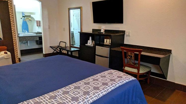 Americas Best Value Inn Brownsville Suite