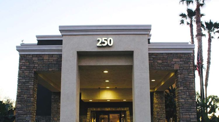 Best Western Plus Arrowhead Hotel Exterior