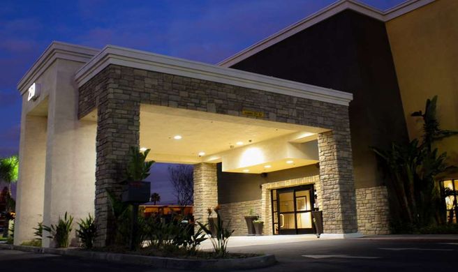 Best Western Plus Arrowhead Hotel Exterior