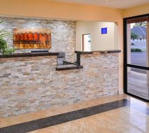 Americas Best Value Inn Barnes Crossing Lobby