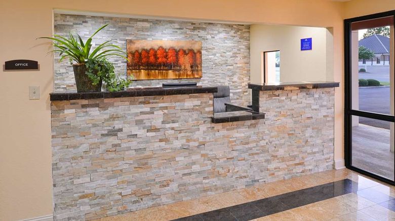 <b>Americas Best Value Inn Barnes Crossing Lobby</b>. Images powered by <a href="https://iceportal.shijigroup.com/" title="IcePortal" target="_blank">IcePortal</a>.