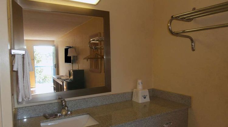 Americas Best Value Inn Tucker Room