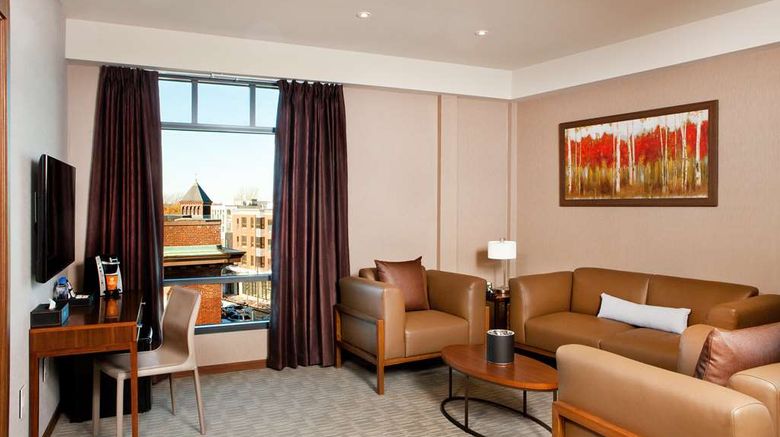 <b>Porter Square Hotel Suite</b>. Images powered by <a href="https://iceportal.shijigroup.com/" title="IcePortal" target="_blank">IcePortal</a>.