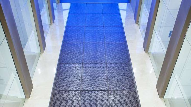 <b>Porter Square Hotel Lobby</b>. Images powered by <a href="https://iceportal.shijigroup.com/" title="IcePortal" target="_blank">IcePortal</a>.