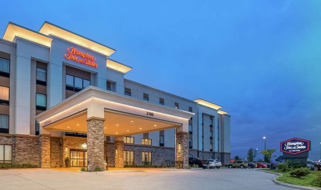 Hampton Inn & Suites Ames Exterior