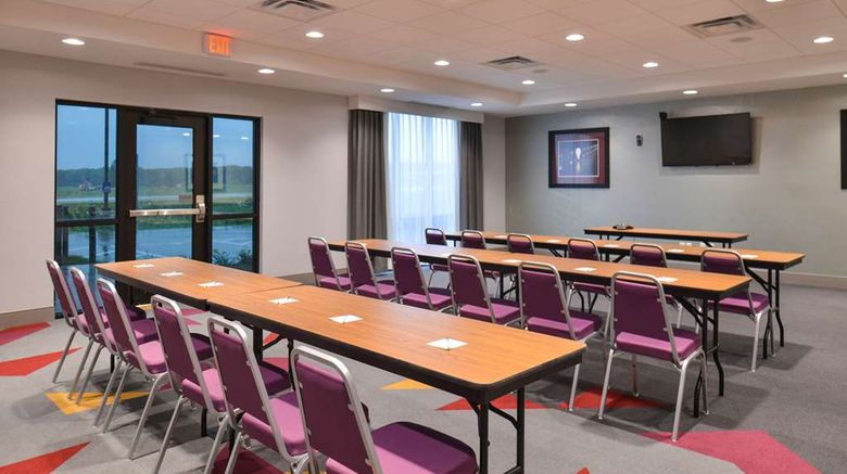 <b>Hampton Inn & Suites Ames Meeting</b>. Images powered by <a href="https://iceportal.shijigroup.com/" title="IcePortal" target="_blank">IcePortal</a>.