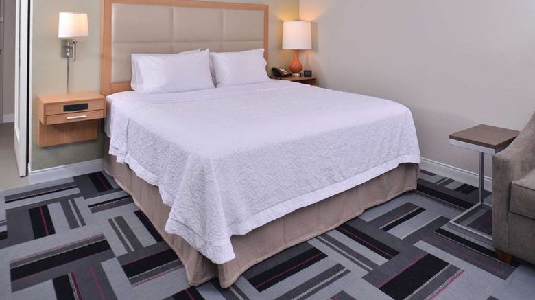 <b>Hampton Inn & Suites Ames Room</b>. Images powered by <a href="https://iceportal.shijigroup.com/" title="IcePortal" target="_blank">IcePortal</a>.