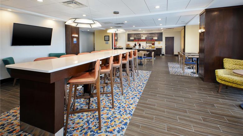 <b>Hampton Inn by Hilton West Bloomfield Novi Lobby</b>. Images powered by <a href="https://iceportal.shijigroup.com/" title="IcePortal" target="_blank">IcePortal</a>.