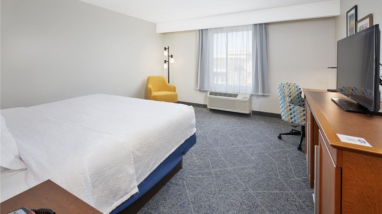<b>Hampton Inn by Hilton West Bloomfield Novi Room</b>. Images powered by <a href="https://iceportal.shijigroup.com/" title="IcePortal" target="_blank">IcePortal</a>.