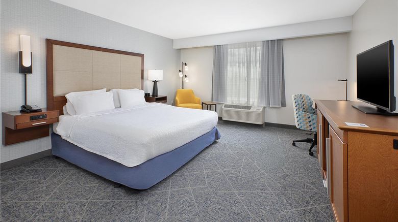 <b>Hampton Inn by Hilton West Bloomfield Novi Room</b>. Images powered by <a href="https://iceportal.shijigroup.com/" title="IcePortal" target="_blank">IcePortal</a>.
