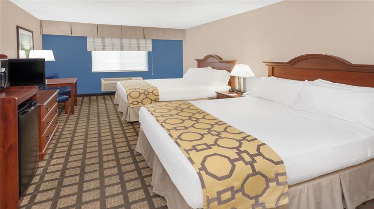 Baymont Inn & Suites Galesburg Room