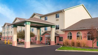 Baymont Inn & Suites Galesburg
