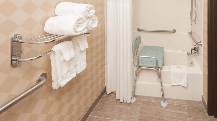 Baymont Inn & Suites Galesburg Room