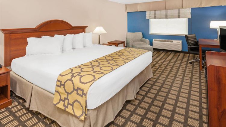 Baymont Inn & Suites Galesburg Room