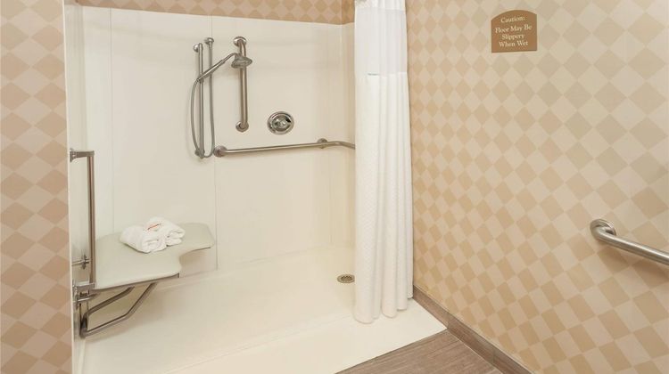 Baymont Inn & Suites Galesburg Room