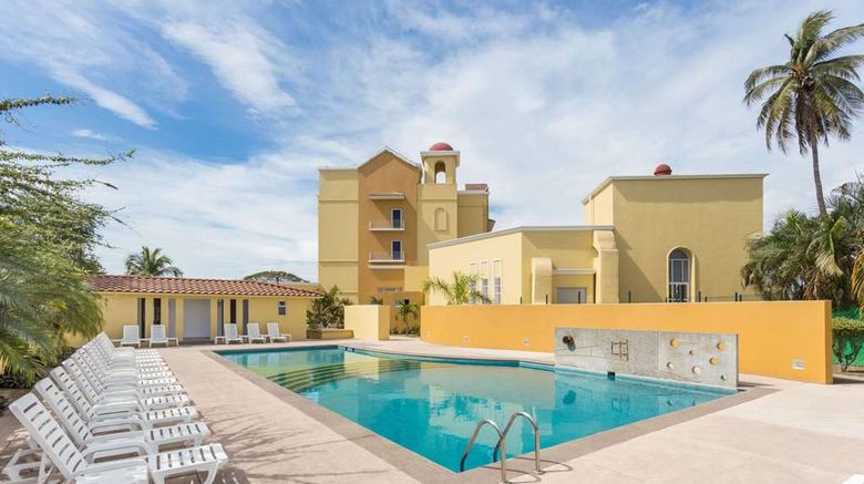 <b>Baymont Inn & Suites Lazaro Cardenas Pool</b>. Images powered by <a href="https://iceportal.shijigroup.com/" title="IcePortal" target="_blank">IcePortal</a>.