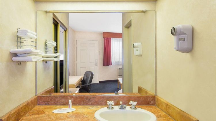 Days Inn Bullhead City Room