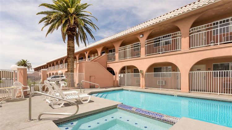 Days Inn Bullhead City Pool